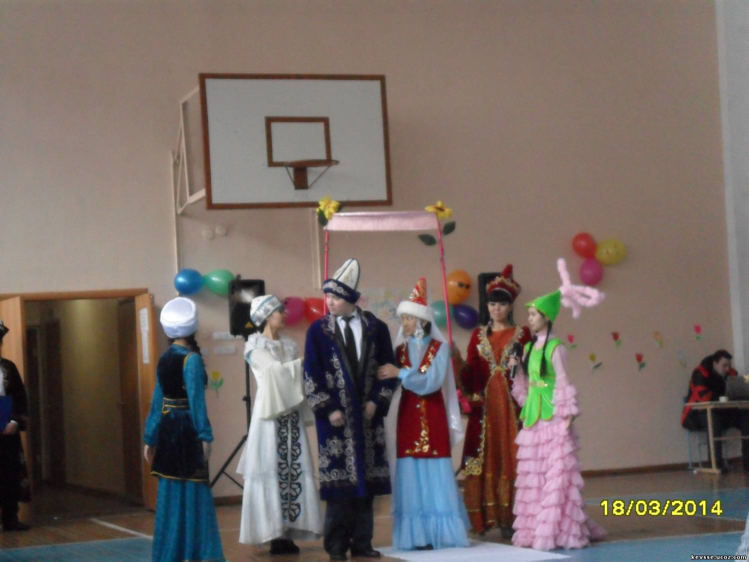 заморозки конце оформление класса к наурызу телевизор